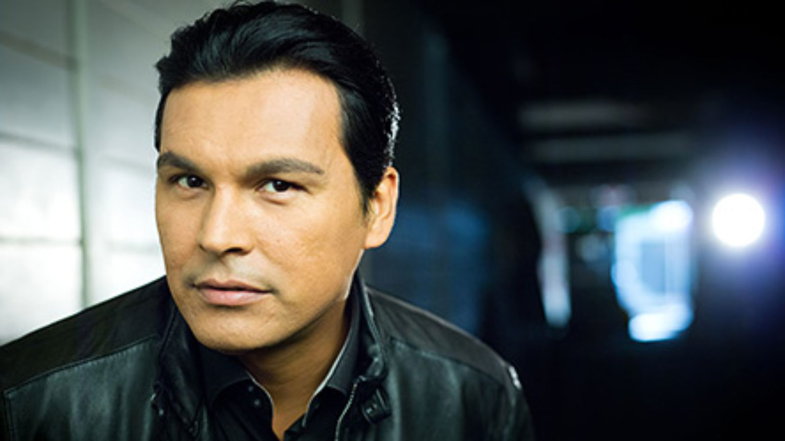 Adam beach. Байярту актер.